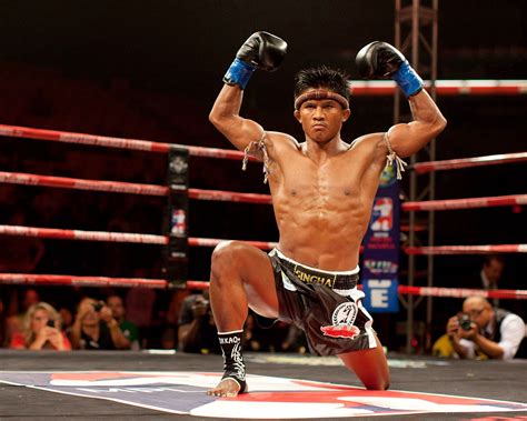 Buakaw Banchamek (Por. Pramuk) is certainly the most well known Muay ...