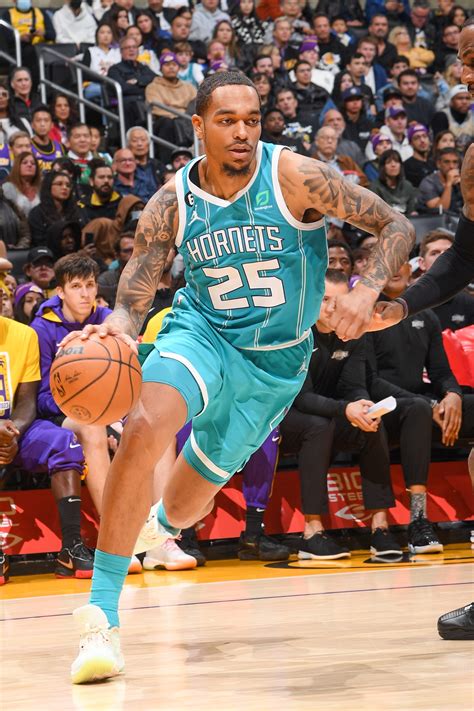 Hornets vs Lakers Gallery - 12/23/22 Photo Gallery | NBA.com