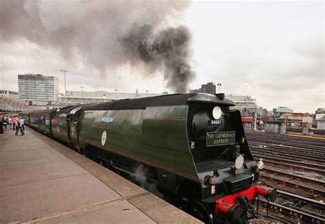 London Waterloo down the years - Get Surrey Train Art, Rail Train ...