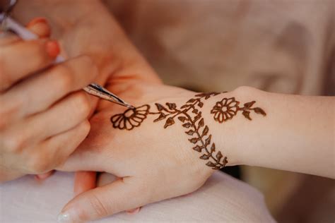 Henna Tattoos: A Dye-ing Art - Rush Memorial Hospital