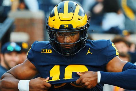 Robert Griffin III commentates Michigan football QB Alex Orji scoring a TD against MSU - Sports ...