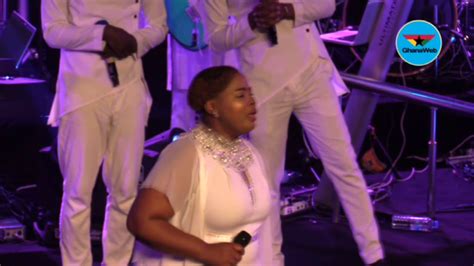 Lebo Sekgobela delivers powerful worship songs at Tehillah Experience 2019 - YouTube