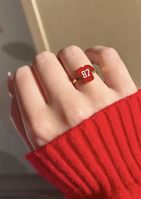 After Taylor Swift wore a Travis Kelce ring, its Kansas City maker got hundreds of orders | KBIA