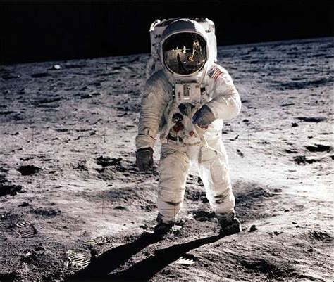 Gravity on the Moon - Universe Today