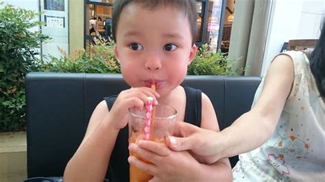 Isaac takes a sip of daddy's iced tea after a spicy mouthf… | Flickr