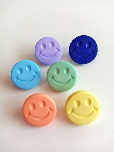 Smiley face buttons (15mm) - Sew Irish