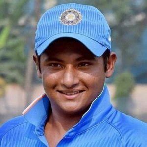 Sarfaraz Naushad Khan (Cricketer) Biography, Age, Height, Weight, Girlfriend, Family, Wiki & More