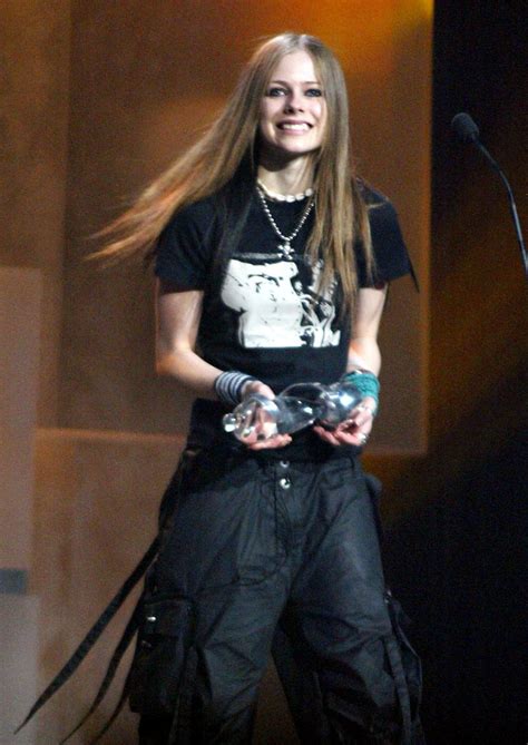 AVRIL LAVIGNE at Juno Awards in Ottawa 04/05/2003 | Avril lavigne style, Fashion inspo outfits ...