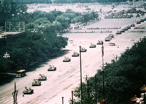 The full Tiananmen Square Tank Man picture is so much more powerful than the cropped one : r/pics