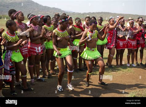 Zulu Reed Dance at eNyokeni Palace, Nongoma, South Africa Stock Photo - Alamy