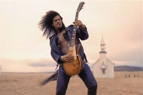 Why does Slash From Guns N’ Roses always wear a top hat? - MNPR Magazine