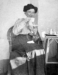 File:Smile, woman, cup, lady, skirt, blouse, necklace, wicker chair Fortepan 14817.jpg ...