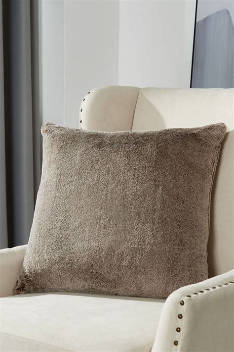 Better Homes & Gardens Luxe Faux Fur Decorative Throw Pillow, 20" x 20 ...