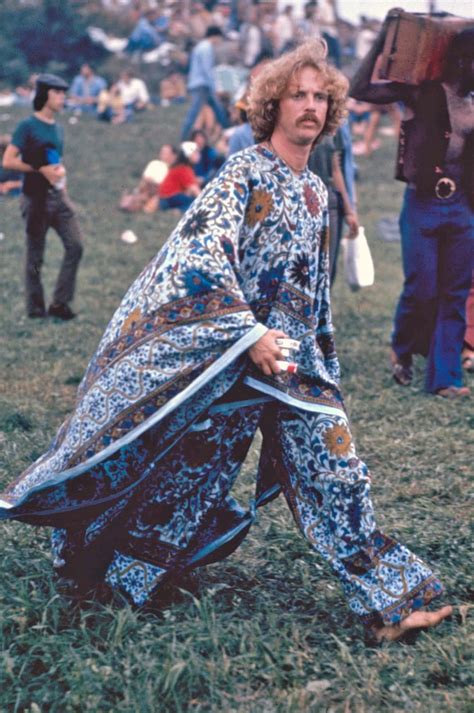 Fans of the 1969 Woodstock Festival: 53 Photographs That Show Just How Crazy Woodstock Really ...