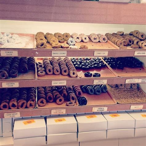 The Looney Baker - Tienda de donuts en Livonia