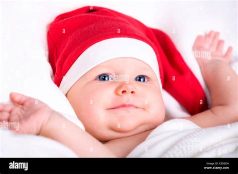 Girl gnome hi-res stock photography and images - Alamy