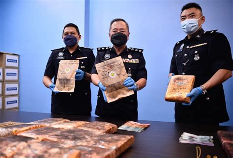 Cops nab seven local men selling cannabis biscuits - Selangor Journal