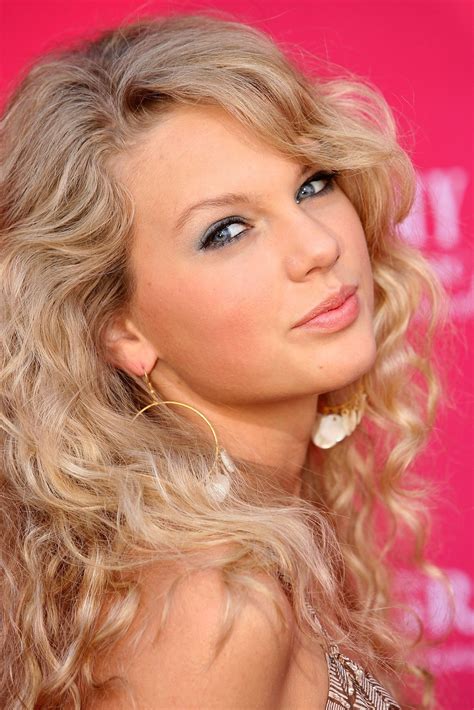 21 Taylor Swift Hairstyles That Showcase The Singers Evolution In Both ...