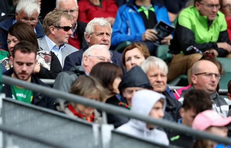 16 photos comparing Enda Kenny's retirement to Barack Obama's