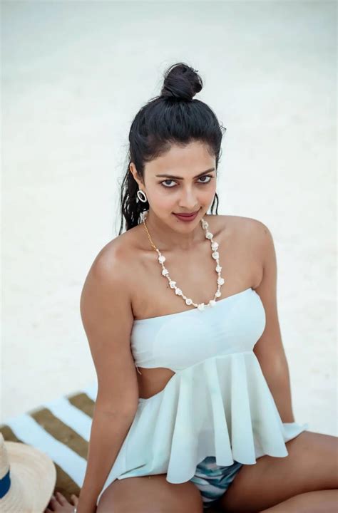 Amala Paul In Beach Photoshoot 006 - Kerala9.com