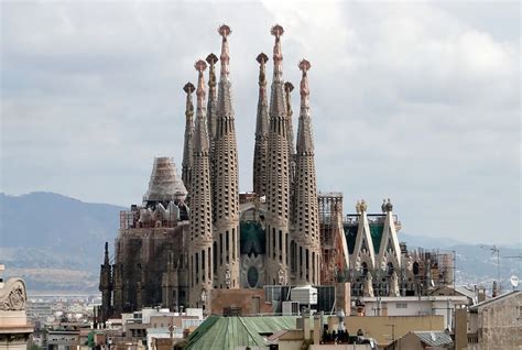 Archivo:Sagrada Familia 01.jpg - Wikipedia, la enciclopedia libre