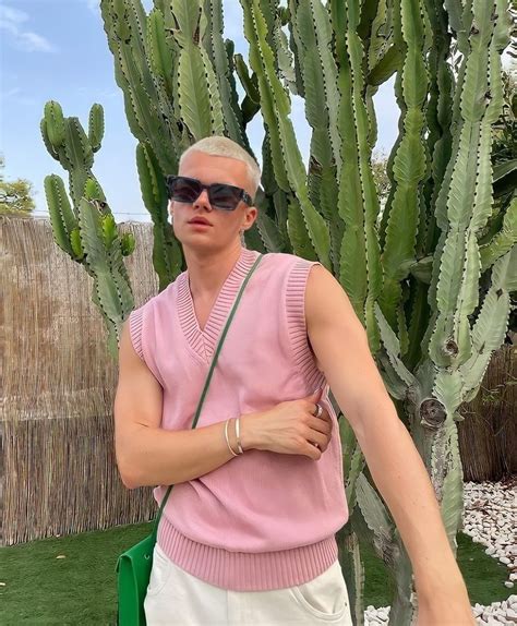 Pink Vest Outfit, Trendy Boy Outfits, Outfits Hombre, Mens Casual Dress Outfits, Retro Outfits ...