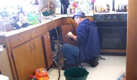 Reasons to Call an Emergency Plumber - Kravelv