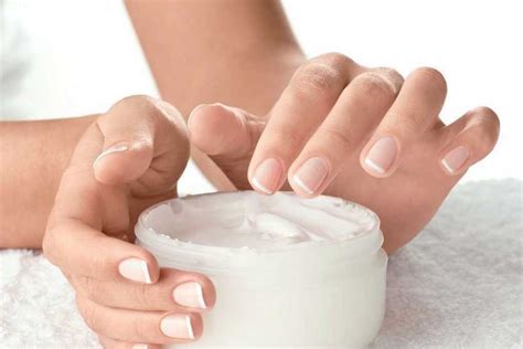 3 recettes de crème hydratante 100% naturelle pour les mains abîmées