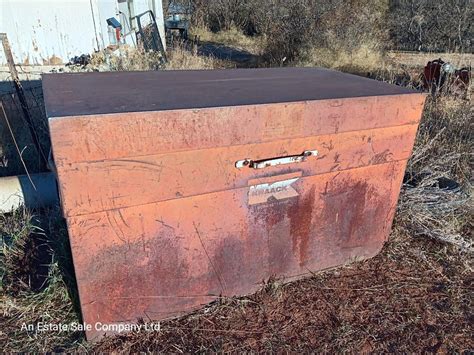 Large steel Knaack Jobmaster Jobsite box | EstateSales.org