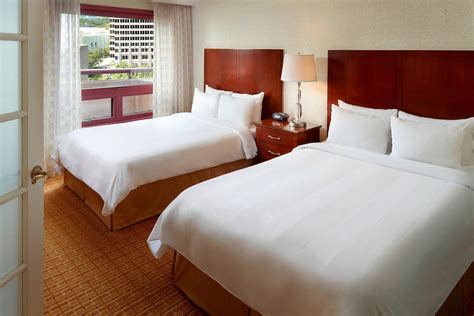 Atlanta Marriott Suites Midtown Atlanta, Georgia, US - Reservations.com