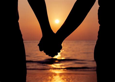 Couple Holding Hands Silhouette / Couples In Love Silhouettes Set ...