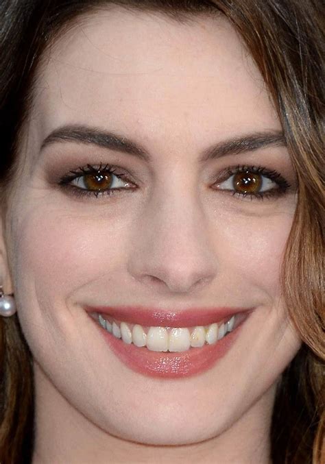 Close-up of Anne Hathaway at the 2016 premiere of 'Alice Through the ...