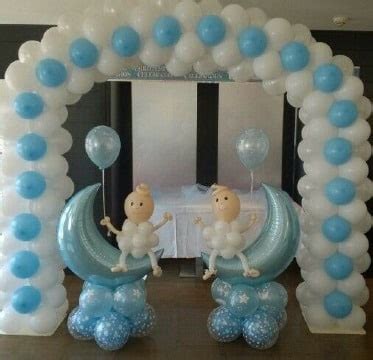 Cuatro maneras de hacer un arco de globos para baby shower