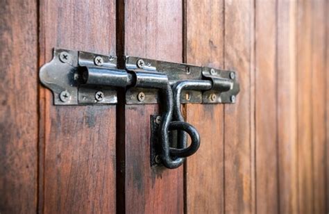 9 Different Gate Latch Types (Buyers' Guide) - AGT