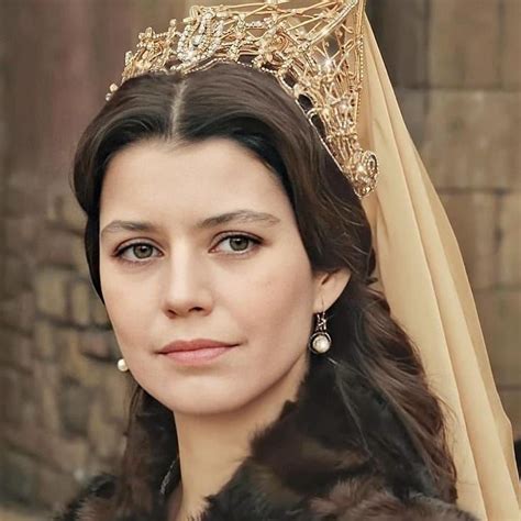 Sultan Kosem, Renaissance Hairstyles, Medieval Dress, Turkish Beauty, Ottoman Empire, Crown ...
