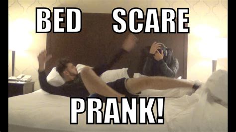 BED SCARE PRANK!! - YouTube