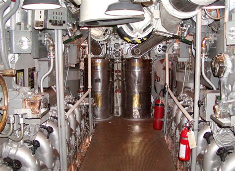 File:USS Bowfin interior 3.jpg - Wikimedia Commons