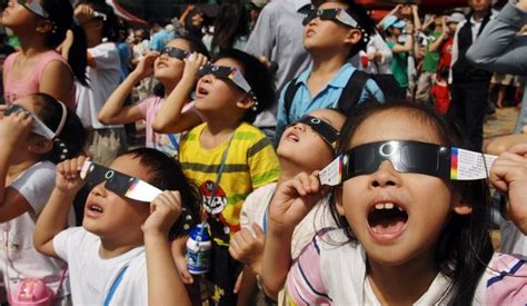 Let kids enjoy the solar eclipse outdoors, Scottish astronomer tells primary schools - Market ...