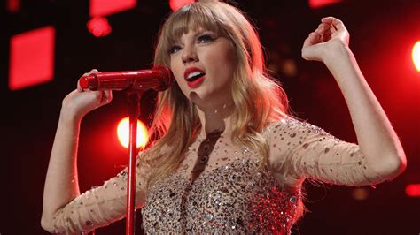 Taylor Swift Interview: How She Created Country-Pop Smash 'Red'