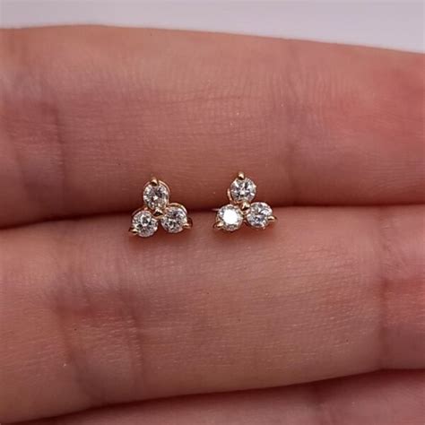 Share 71+ moissanite vs diamond stud earrings - 3tdesign.edu.vn