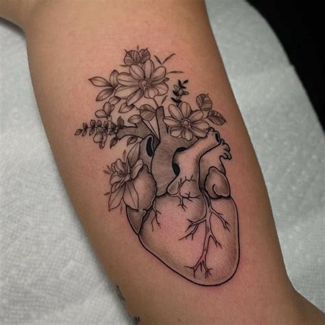 Discover more than 63 anatomical heart tattoo with flowers - in.cdgdbentre