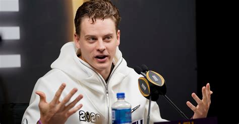 Joe Burrow’s Tiny Hands Cause Controversy at 2020 NFL Combine | Fanbuzz