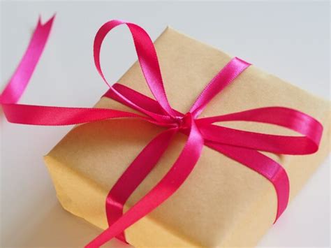 9 Gift Giving Tips And Rules To Follow For Any Occasion