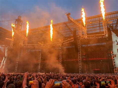 Rock fans in front of the stage set with flamethrower for the WorldWired tour - Metallic concert ...