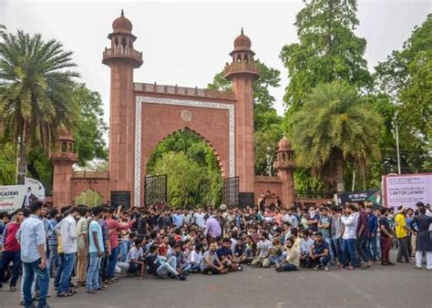 Situation at AMU worsens; students boycott classes, VC threatens ...