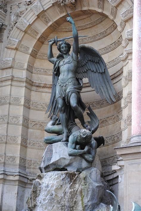 San Miguel Arcángel Jefe de la milicia celestial | Estatuas de ángeles, Escultura de ángel y ...