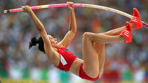 Olympic pole vault champion Jenn Suhr injured when pole breaks - ESPN