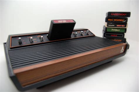 Pin af 8-Bit Central på Atari 2600 VCS Video Game Console