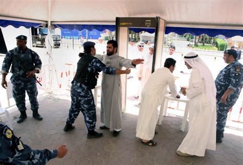 Three Saudis arrested over Kuwait mosque bombing | Middle East Eye