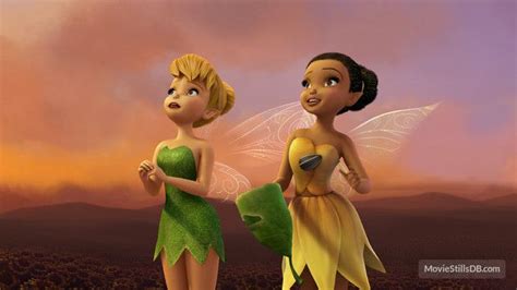 Iridessa and Tinkerbell | Disney fairies pixie hollow, Tinkerbell disney, Fantasia disney